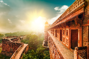 agra fort kann genauer als eine ummauerte stadt beschrieben werden