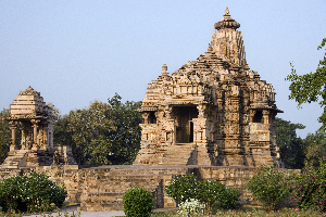 der kandariya mahadev tempelkomplex in khajuraho in der region madhya pradesh in zentralindien er gehört zum indien unesco weltkulturerbe der kandariya mahadev tempelkomplex in khajuraho in der region madhya pradesh in zentralindien er gehört zum