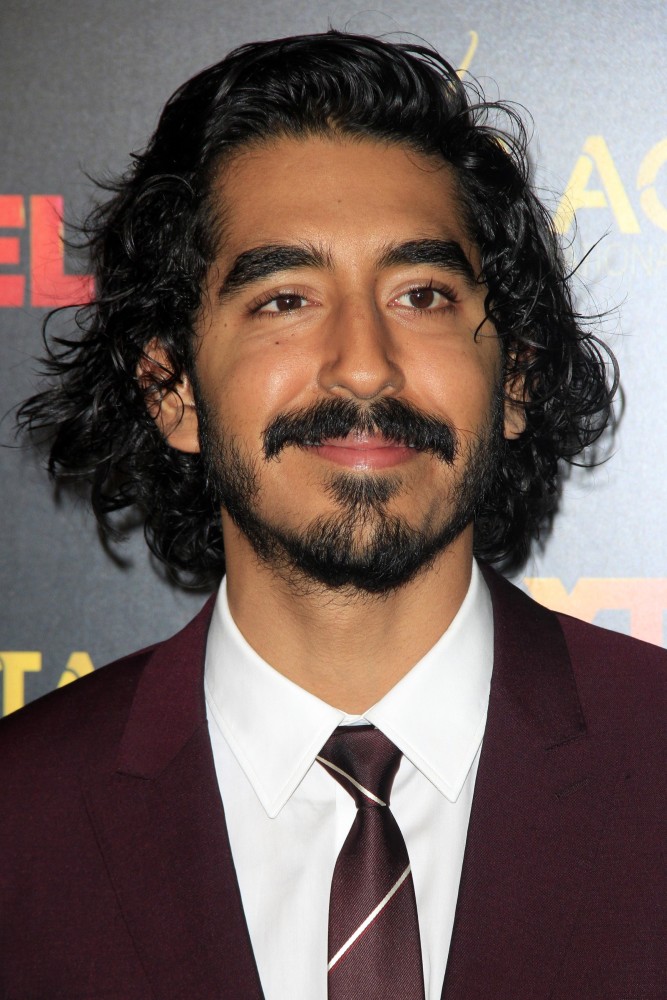 	Der britische Schauspieler Dev Patel mit charmantem Lächeln