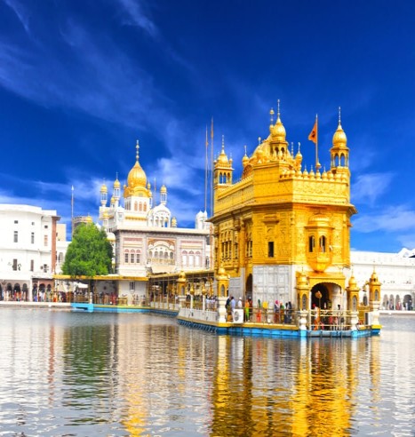 Der Goldene Tempel von Amritsar im Morgenlicht